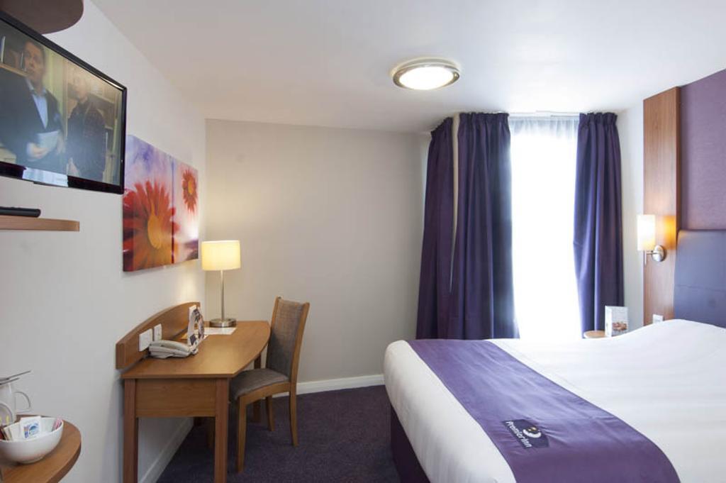 Premier Inn Leamington Spa Town Centre Rum bild