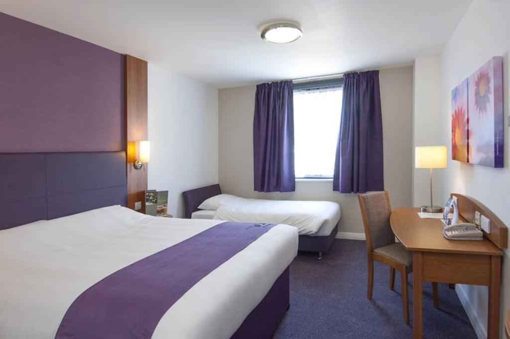 Premier Inn Leamington Spa Town Centre Rum bild